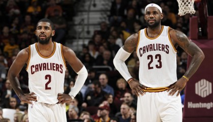  米切尔40分骑士横扫猛龙锁定东部席  