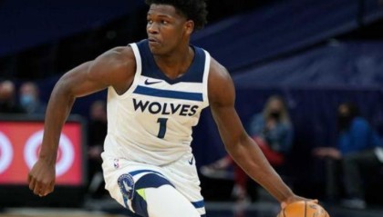  爱德华兹获年度防守一阵，森林狼惊喜不断  