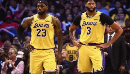  浓眉哥攻防两端定乾坤，湖人加时险胜勇士夺洛城德比